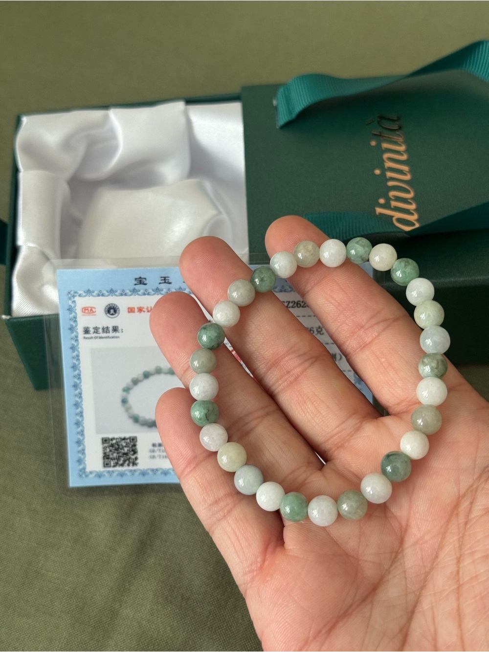 Green and White Jade Beaded Stretch Bracelet - Divinità